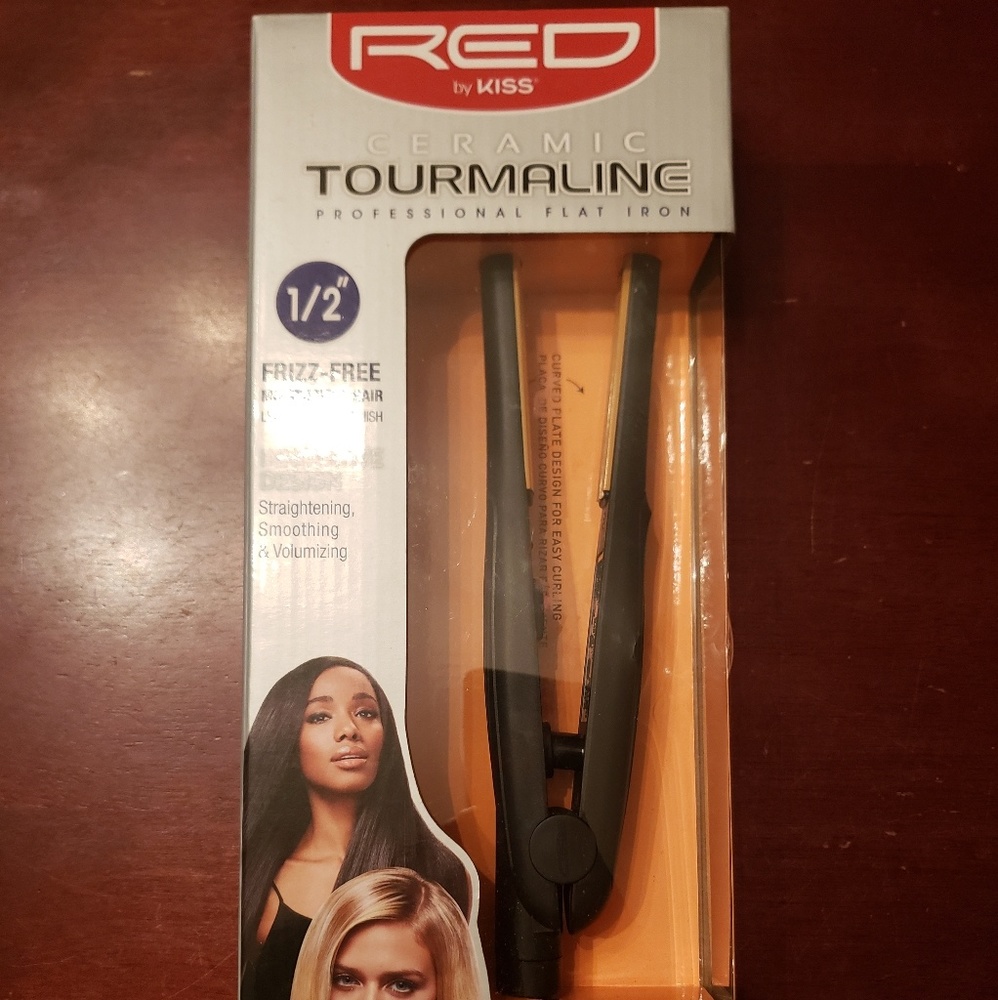 New in box Red By Kiss Flat Iron 1/2"